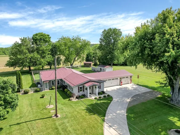 83 East St, Saint Louisville, OH 43071