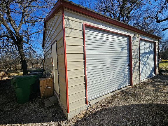 4th image of 1006 East Dr