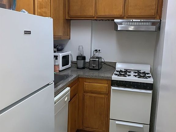 4th image of 7 E 14th St APT 1024