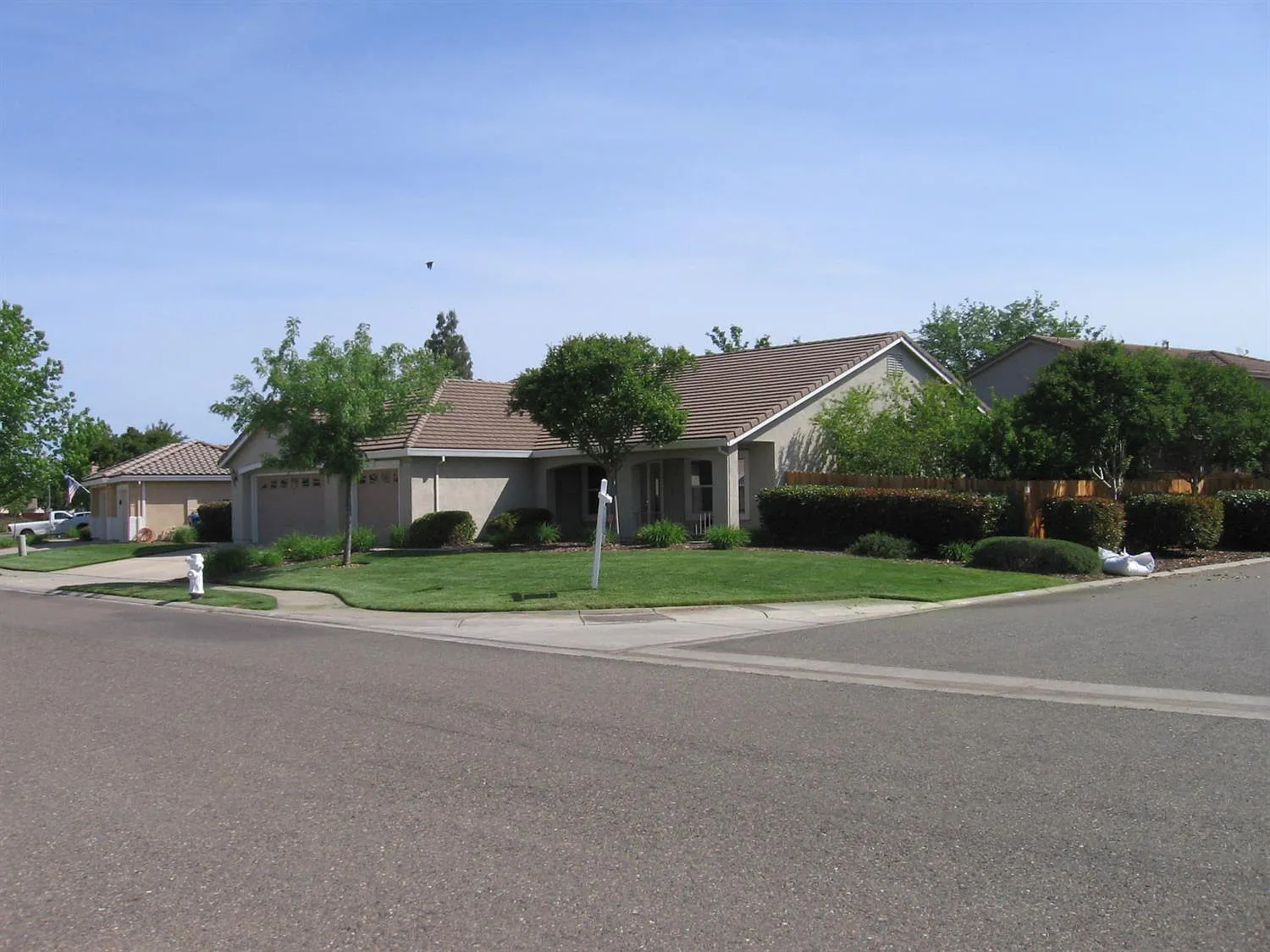 4405 McRoberts Dr photo 1