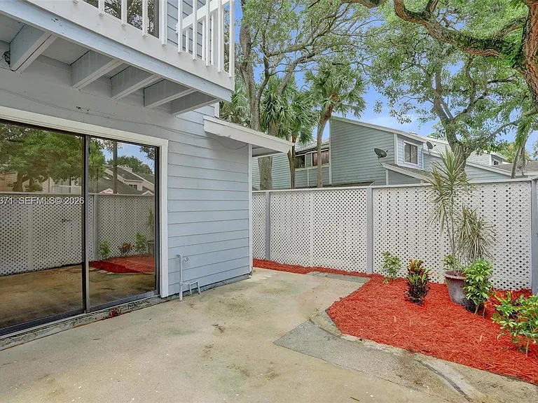 1818 Adventure Pl — Photo 25