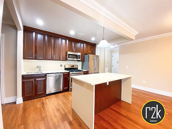 4th image of 2116 31st Ave APT 5F
