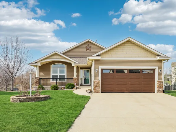 8375 Dakota Dr, West Des Moines, IA 50266