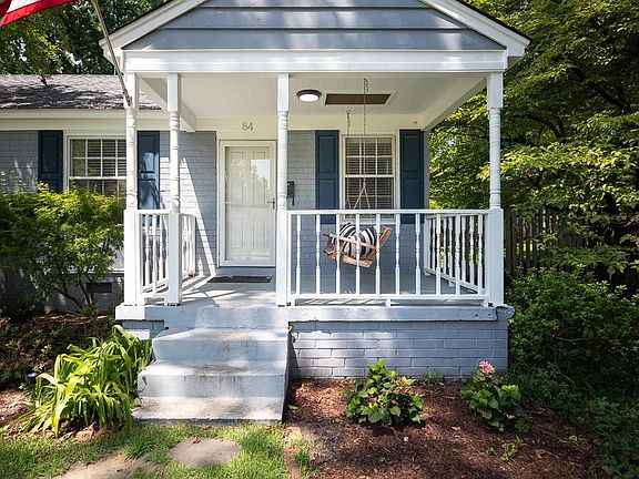 5th image of 84 S Larchmont Cir