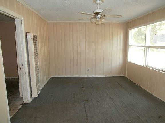 2nd image of 2938 Hall Dr SE