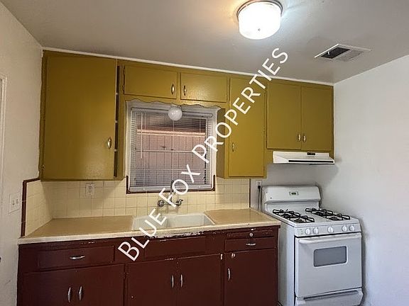 5th image of 949 N Montezuma Ave #1