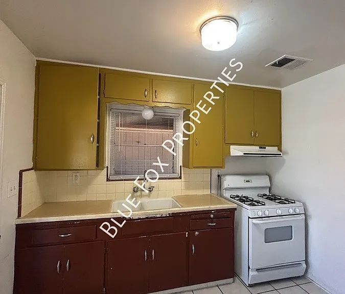 949 N Montezuma Ave #1 — Photo 5