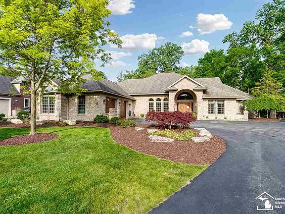 4th image of 8800 Middleton Ct #9