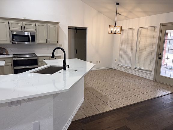 Kitchen/Breakfast Nook