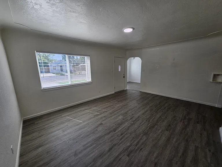 516 S Veach Ave — Photo 11