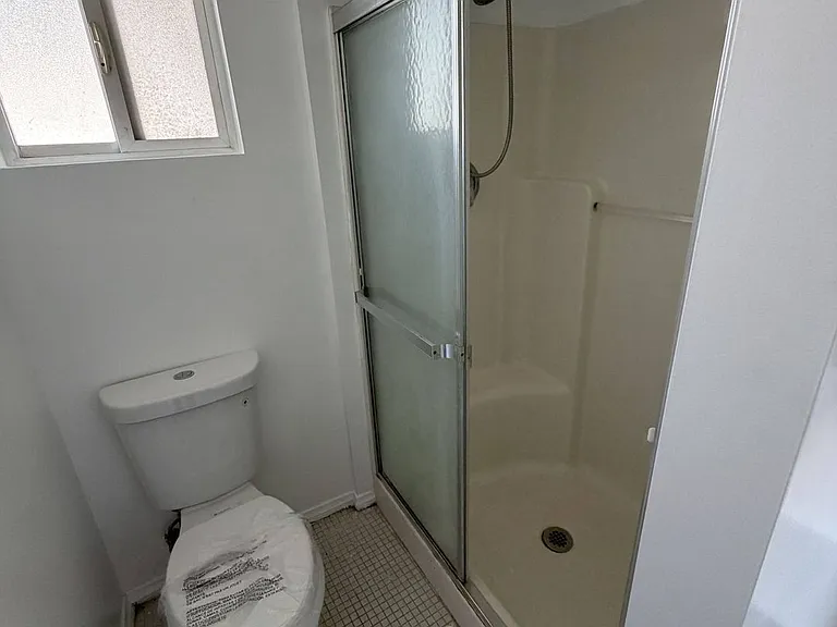 1104 N Frederic St — Photo 37