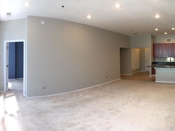 3rd image of 130 S Canal St APT 813
