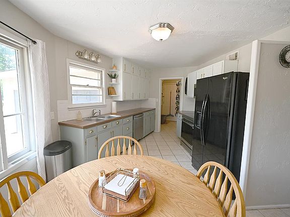 5th image of 1804 W Arrowhead Pl