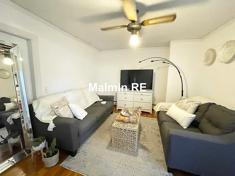 748 E 4th St #B — Photo 3