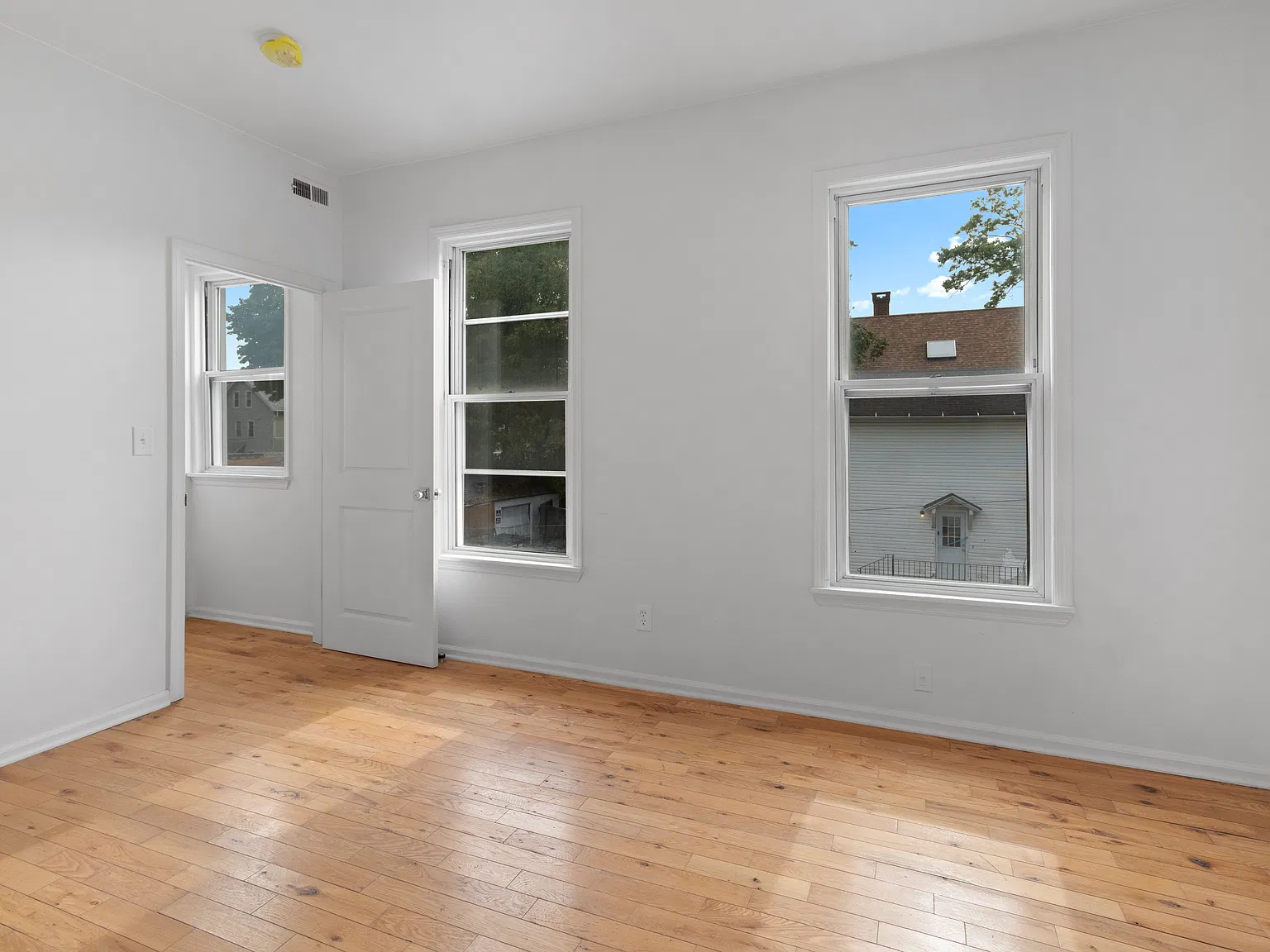 Studio, $1,395 — Photo 3