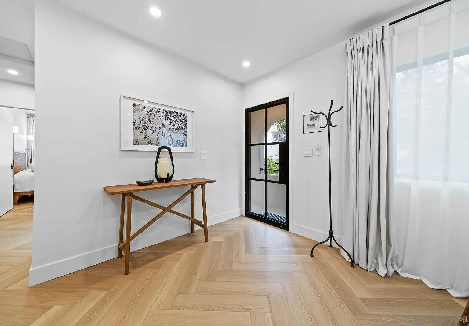 2 bed, 1.0 bath, 892 sqft, $7,950 — Photo 3