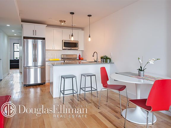 2nd image of 620 Lafayette Ave APT 3