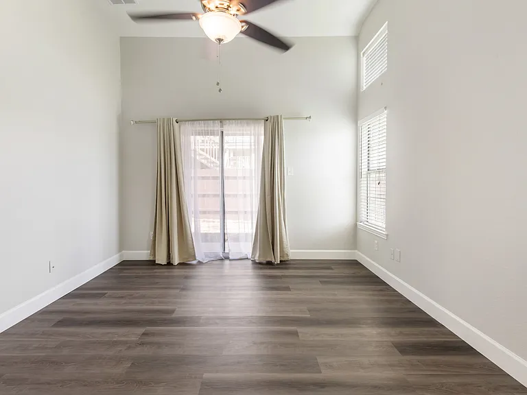 2212 Lakeshore Dr — Photo 13