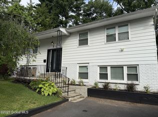 32 Winnie St, Albany, NY 12208