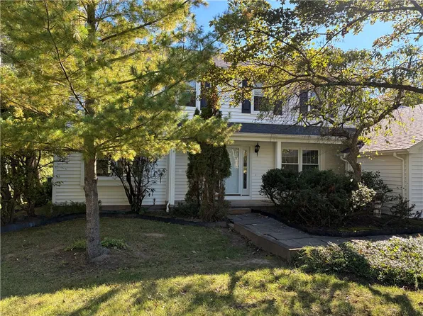 44 Bent Oak Trl, Fairport, NY 14450