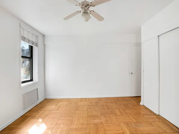 345 Webster Avenue image 10 of 12