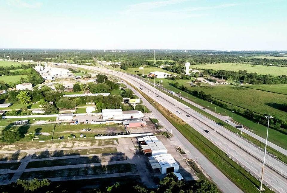 2nd image of 6906 Interstate Highway 10 W