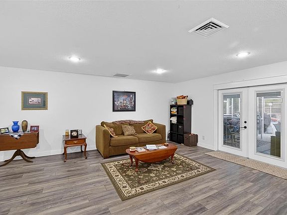 3rd image of 723 W PINEDALE DRIVE