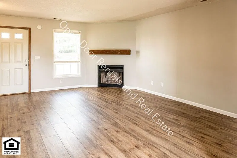 2 bed, 1.5 bath, 989 sqft, $1,195 — Photo 3
