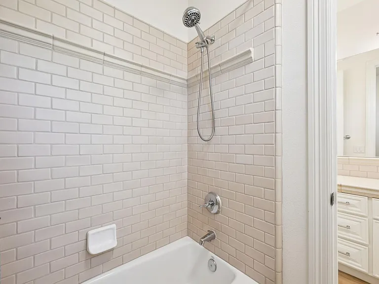 909 Ramona St — Photo 17