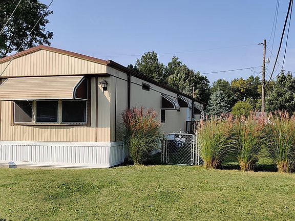 3rd image of 2300 Maureen Blvd N