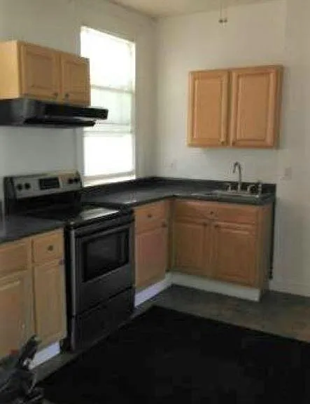 1109 W Clay St — Photo 17