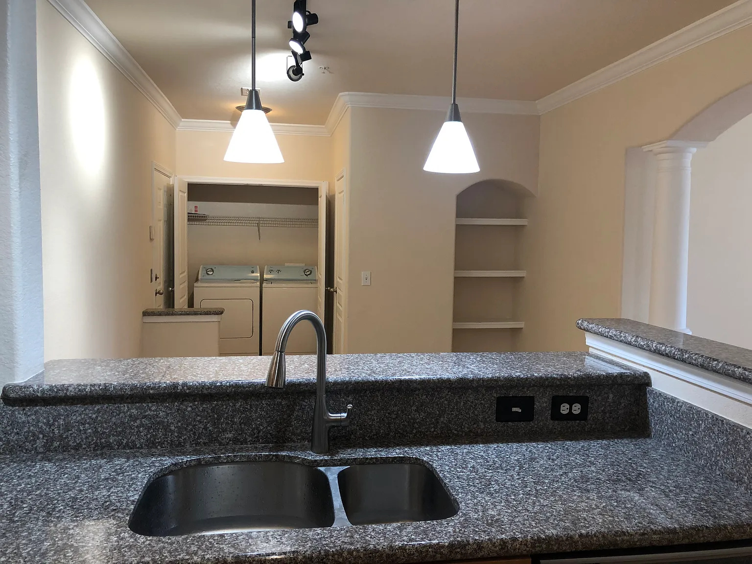 2 bed, 1100 sqft, $1,355 — Photo 3