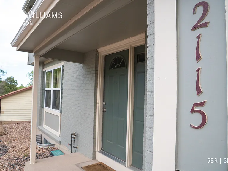 2115 Rimwood Dr — Photo 3