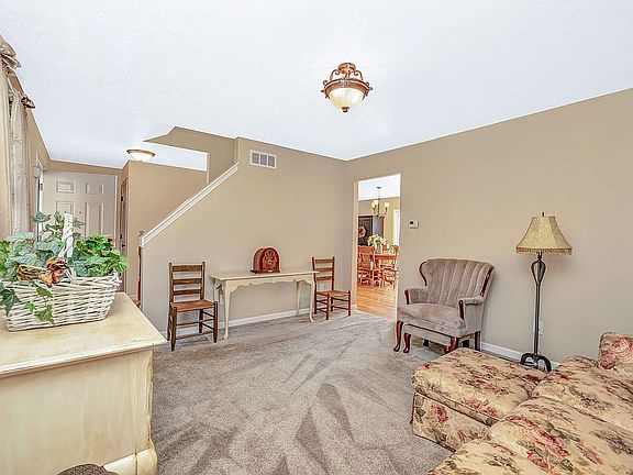 4th image of 6133 Zoellners Pl