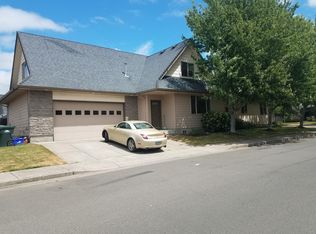 890 T St, Springfield, OR 97477