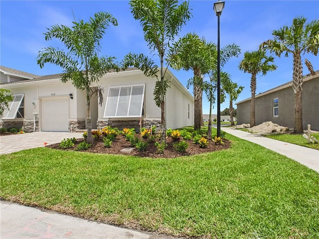 3 bed, 2.0 bath, 1517 sqft, $2,300 — Photo 2