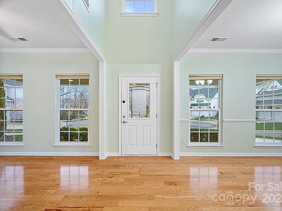 4th image of 16340 Autumn Cove Ln