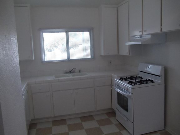 3rd image of 350 S Villanova Dr