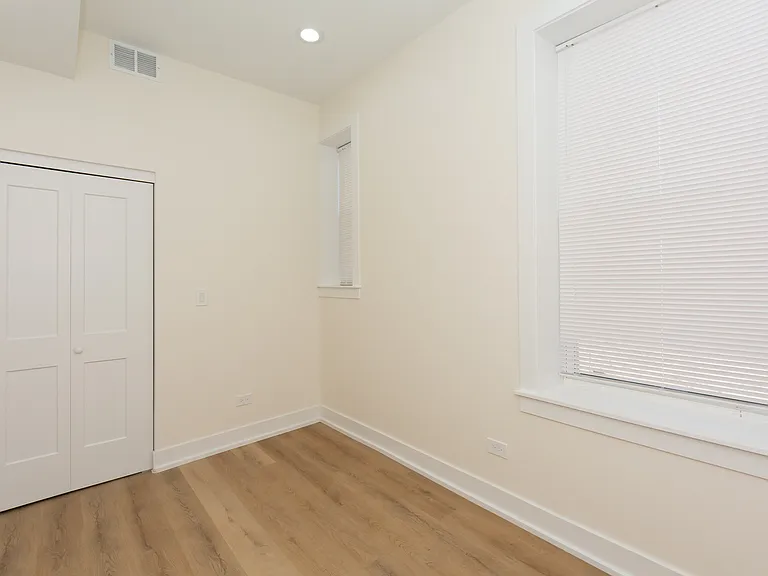 2036 N Hoyne Ave #2 — Photo 17