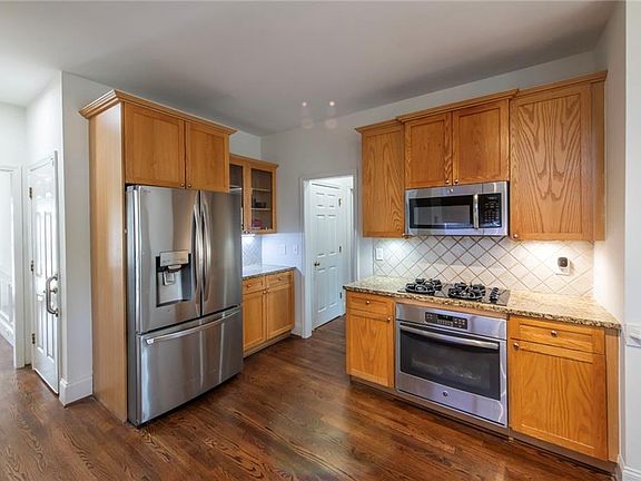 4th image of 103 Brooke Park Dr