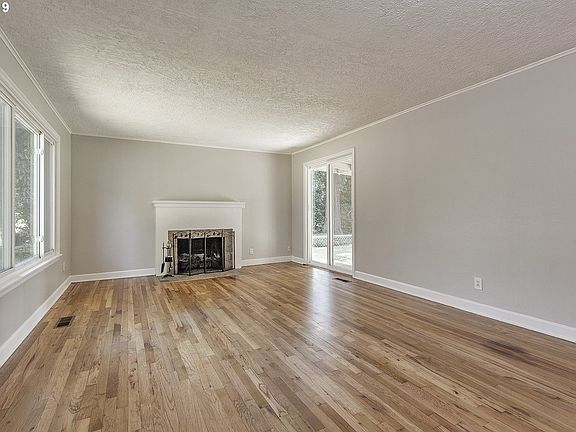 5th image of 754 SE Englewood Dr