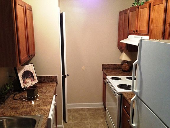 Kitchen includes: Dishwasher, pantry, and Icemaker