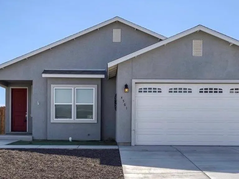Front yard, double car garage, gravel surface