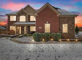 5435 Morgan Lake Dr, Clarkston, MI 48348