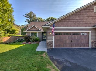 705 Club View Ln, Altoona, WI 54720