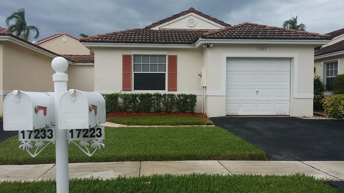 2 bed, 1176 sqft, $2,780 — Photo 1