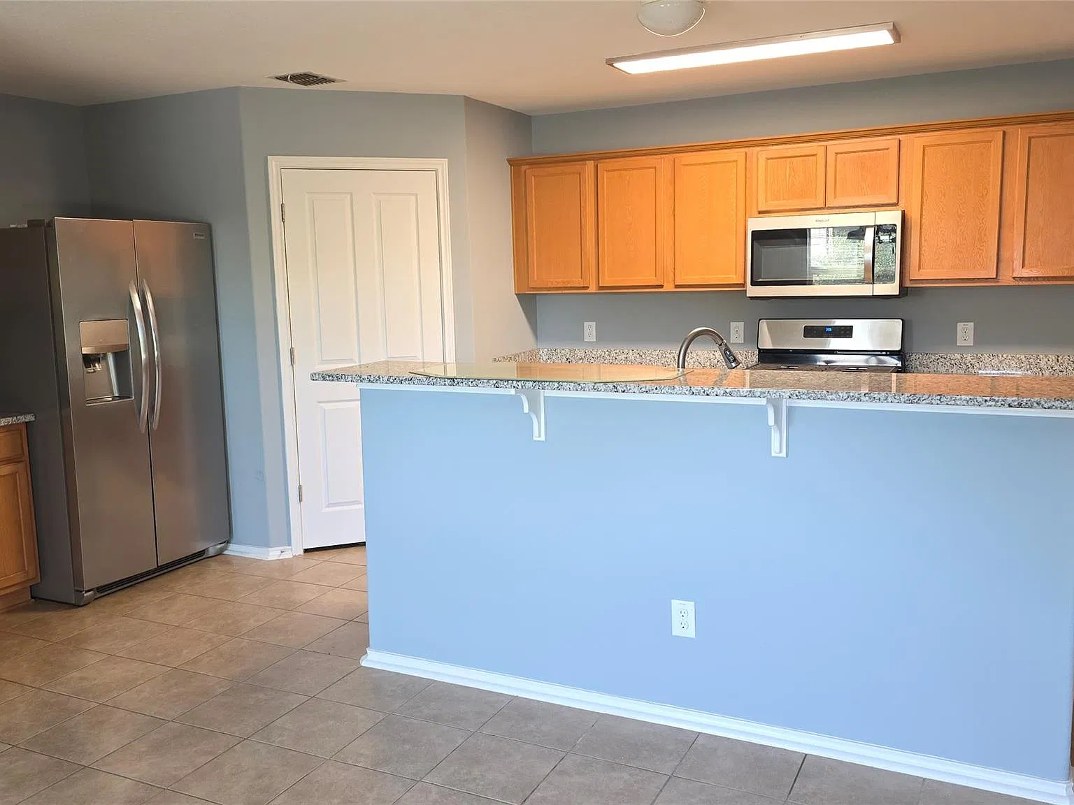 4 bed, 2.5 bath, 1842 sqft, $2,200 — Photo 3