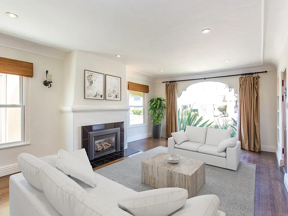 VIRTUALLY STAGED - LIVING ROOM