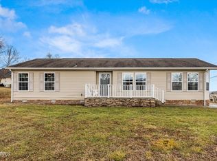 1004 Milldale Square Rd, Dandridge, TN 37725