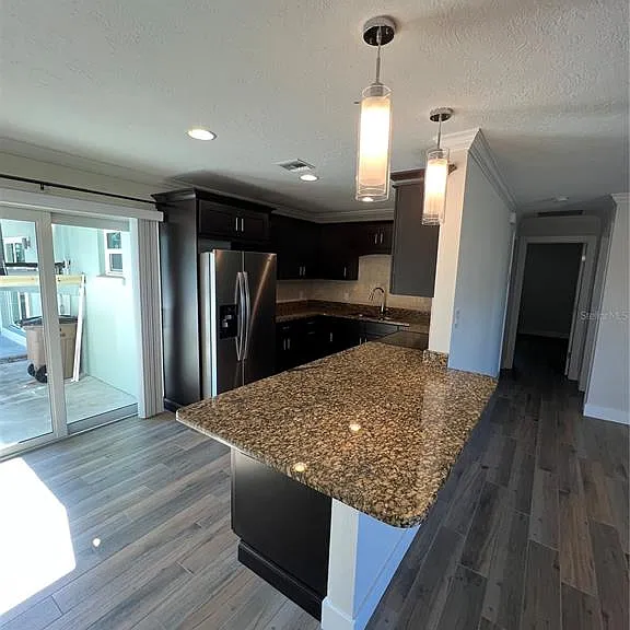 511 W Retta Esplanade — Photo 7